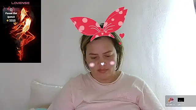 Snapshot of saramartinez1000 chatting on 09-17-25, 04:09 saramartinez1000 online show from 09-17-25, 04:09