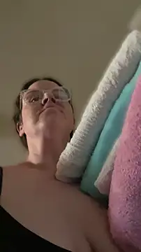 velvetta  online show from 04-18-26, 05:15