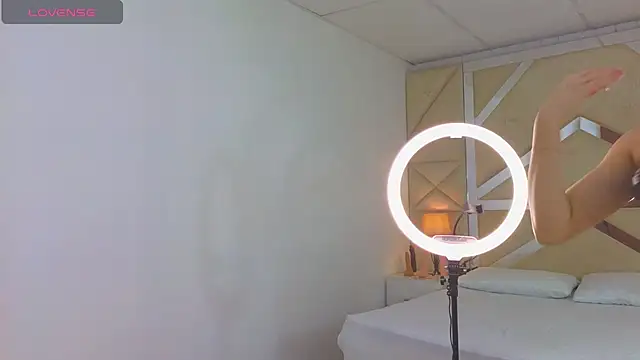 Tiphani walker  online show from 11-13-25, 05:28