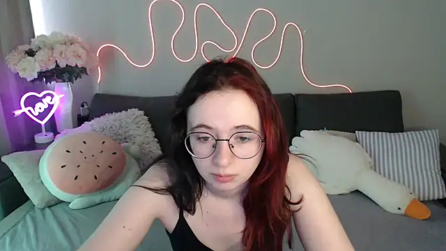 Mini Diva online show from 06-24-26, 08:13