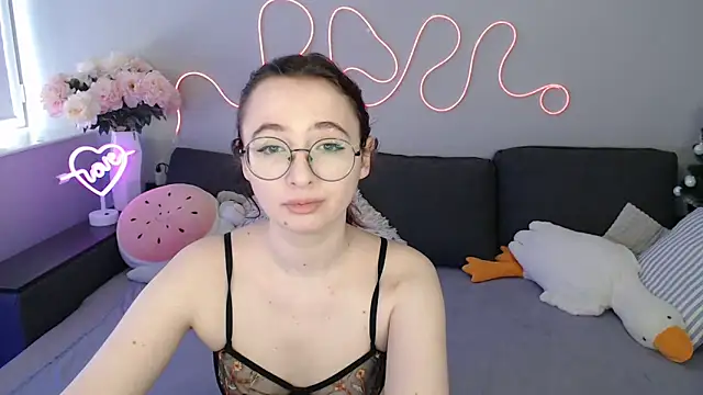 Mini Diva online show from 03-10-26, 09:35