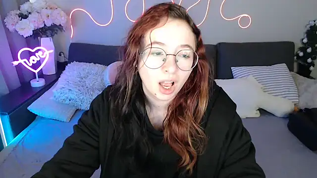 Mini Diva online show from 04-17-26, 08:06