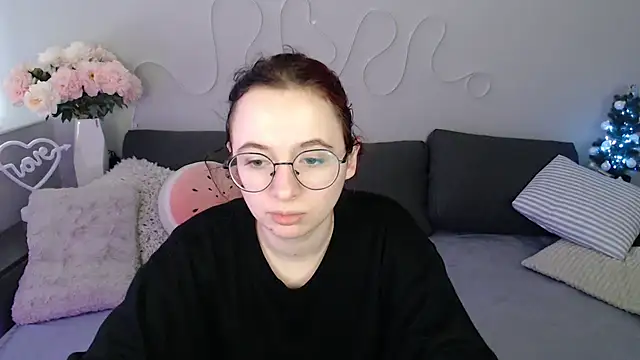 Mini Diva online show from 12-16-25, 09:13