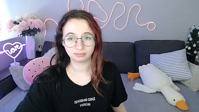 Mini Diva online show from 03-15-26, 09:27