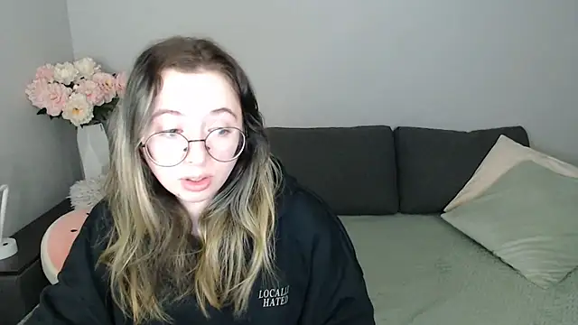 Mini Diva online show from 10-28-25, 09:08