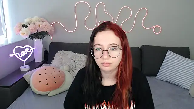 Mini Diva online show from 11-14-25, 09:13