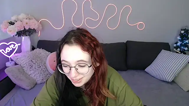 Mini Diva online show from 12-19-25, 10:06