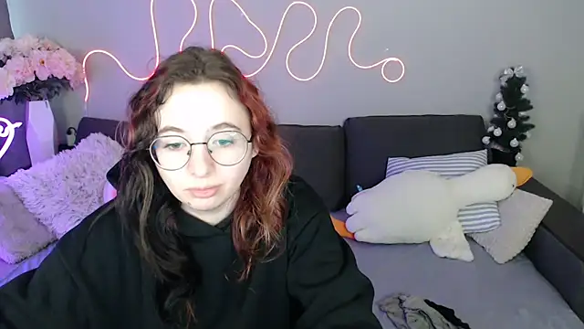 Mini Diva online show from 03-23-26, 09:09