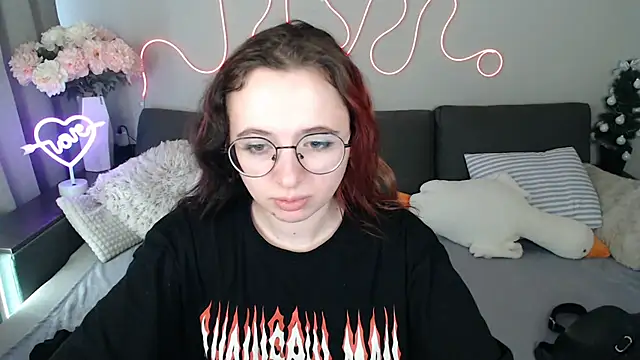 Mini Diva online show from 04-21-26, 08:32
