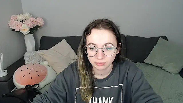 Mini Diva online show from 10-25-25, 08:13