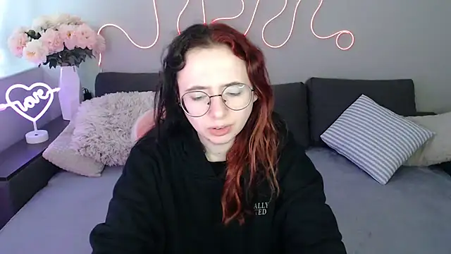 Mini Diva online show from 11-26-25, 09:09