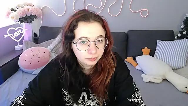 Mini Diva online show from 02-16-26, 09:08