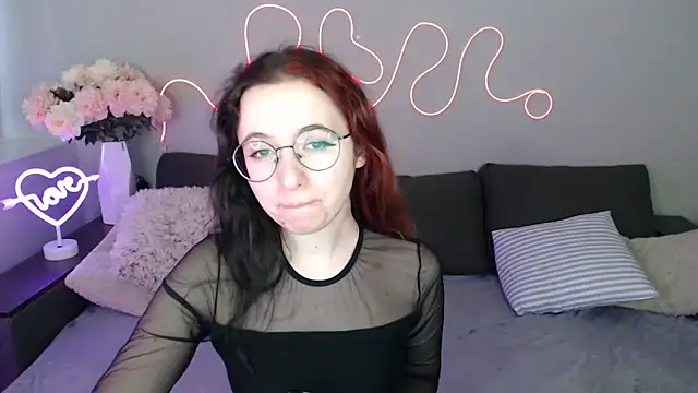 Mini Diva online show from 11-29-25, 09:31