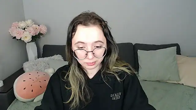 Mini Diva online show from 10-29-25, 09:08