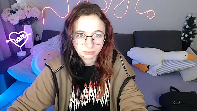 Mini Diva online show from 04-05-26, 08:21