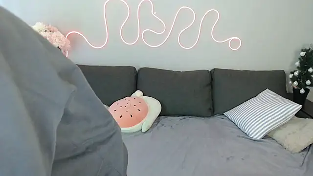 Mini Diva online show from 12-14-25, 09:15