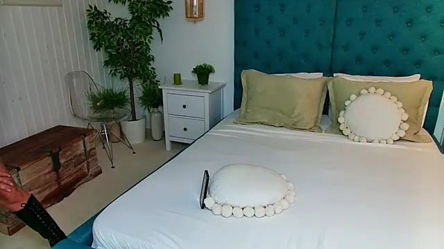 BriannaHart online show from 12-04-25, 07:51