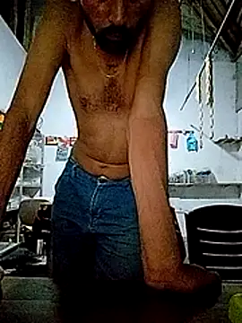 Snapshot of Heman100492 chatting on 10-27-25, 06:53 Heman100492 online show from 10-27-25, 06:53
