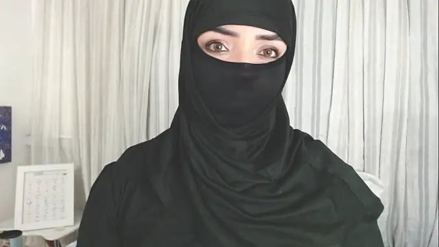 Snapshot of Uzra_hayed chatting on 09-09-25, 06:28 Uzra hayed online show from 09-09-25, 06:28