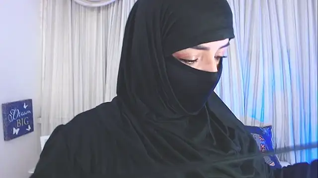 Snapshot of Uzra_hayed chatting on 09-30-25, 07:53 Uzra hayed online show from 09-30-25, 07:53