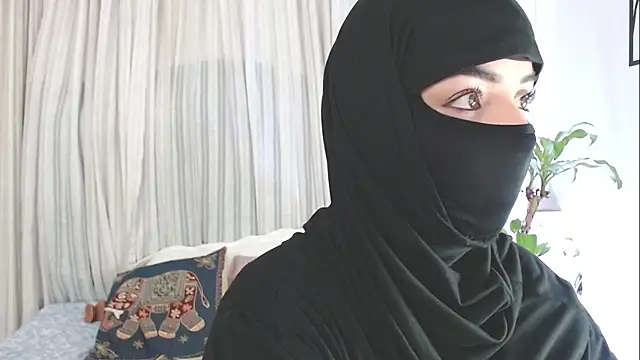 Snapshot of Uzra_hayed chatting on 09-24-25, 07:42 Uzra hayed online show from 09-24-25, 07:42