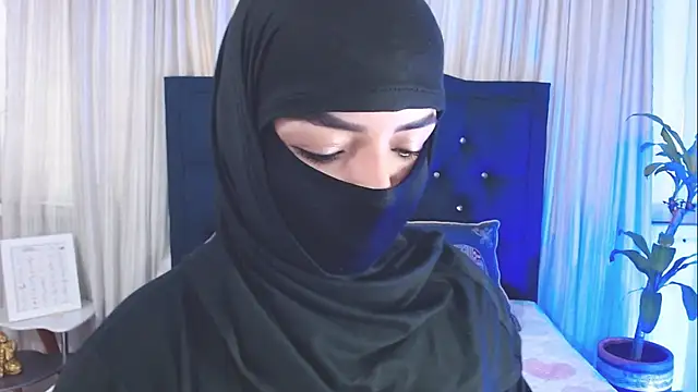 Snapshot of Uzra_hayed chatting on 10-24-25, 07:46 Uzra hayed online show from 10-24-25, 07:46
