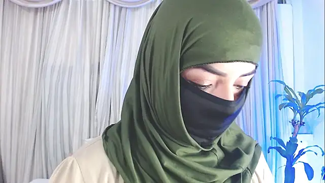 Snapshot of Uzra_hayed chatting on 09-29-25, 07:52 Uzra hayed online show from 09-29-25, 07:52