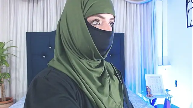 Snapshot of Uzra_hayed chatting on 03-05-25, 10:54 Uzra hayed online show from 03-05-25, 10:54