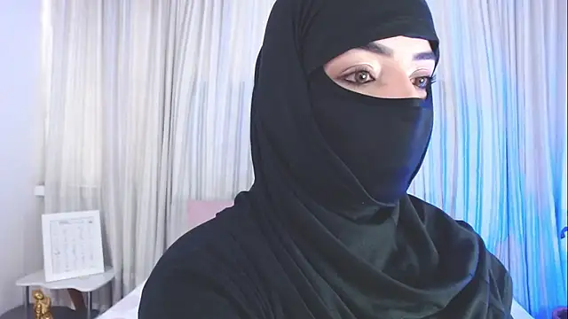 Snapshot of Uzra_hayed chatting on 10-23-25, 07:56 Uzra hayed online show from 10-23-25, 07:56