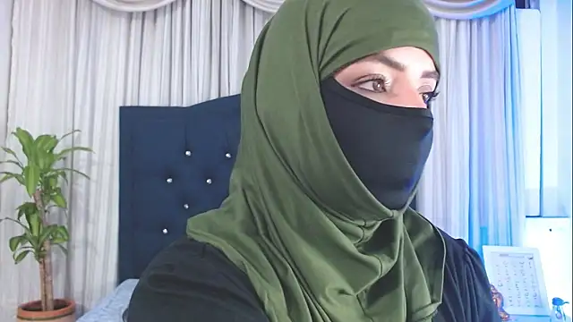 Snapshot of Uzra_hayed chatting on 03-06-25, 01:58 Uzra hayed online show from 03-06-25, 01:58
