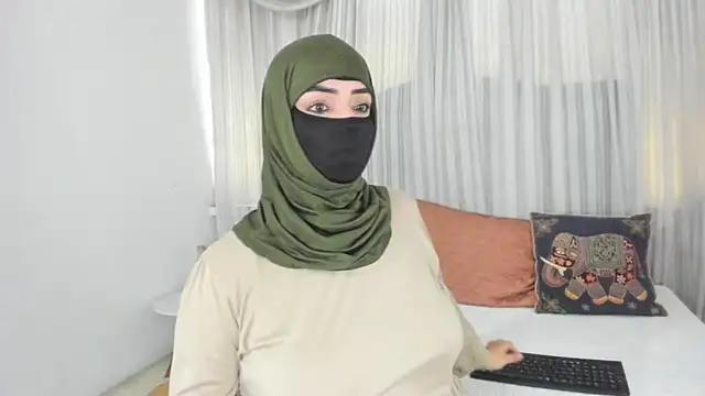 Snapshot of Uzra_hayed chatting on 05-04-26, 01:36 Uzra hayed online show from 05-04-26, 01:36