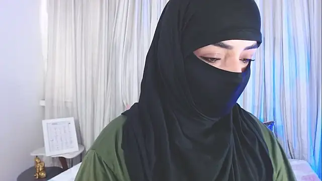 Snapshot of Uzra_hayed chatting on 10-02-25, 08:01 Uzra hayed online show from 10-02-25, 08:01