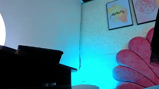 luly pink online show from 06-24-26, 04:33