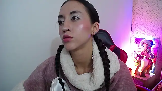 luly pink online show from 11-18-25, 03:32