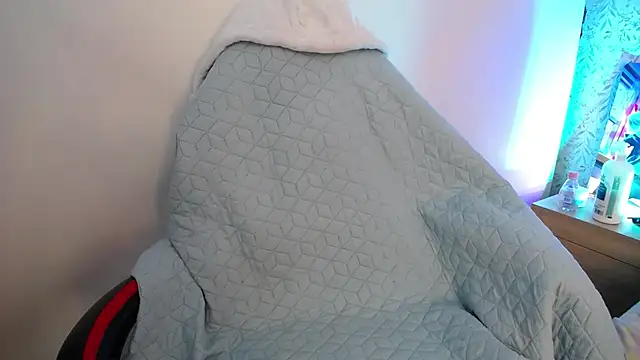 luly pink online show from 12-02-25, 04:36