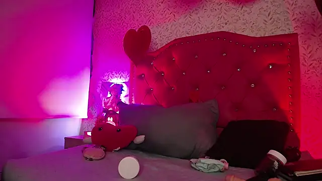 Snapshot of luly_pink chatting on 02-11-26, 03:39 luly pink online show from 02-11-26, 03:39