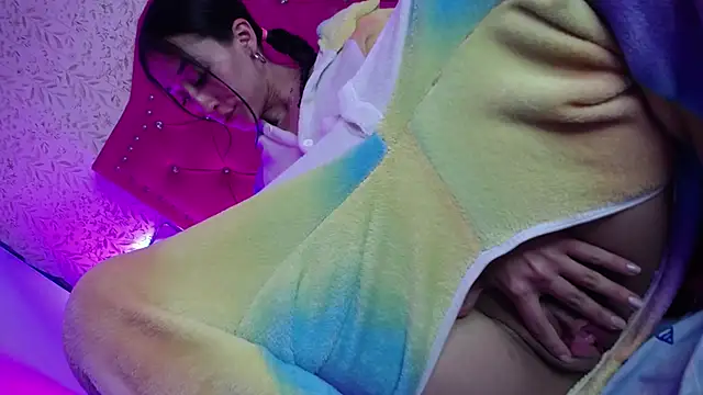 Snapshot of luly_pink chatting on 02-25-26, 12:38 luly pink online show from 02-25-26, 12:38