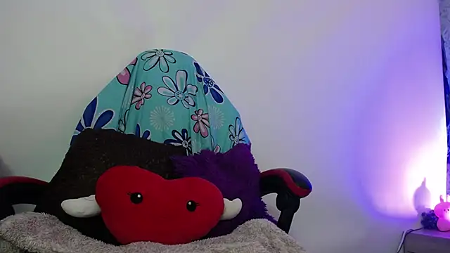 Snapshot of luly_pink chatting on 02-07-26, 04:09 luly pink online show from 02-07-26, 04:09