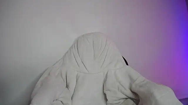 Snapshot of luly_pink chatting on 10-03-25, 03:52 luly pink online show from 10-03-25, 03:52