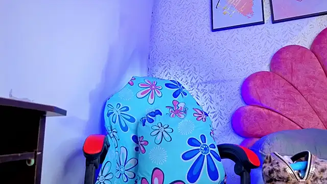 luly pink online show from 06-26-26, 04:18