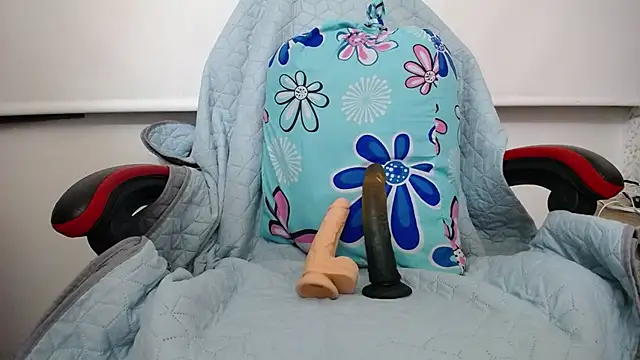 luly pink online show from 11-30-25, 05:08