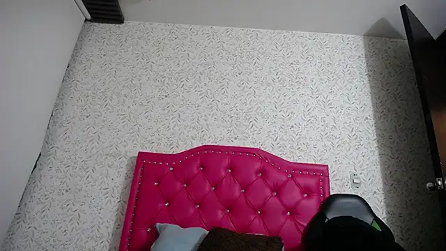 Snapshot of luly_pink chatting on 10-14-25, 03:29 luly pink online show from 10-14-25, 03:29