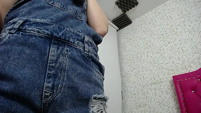 luly pink online show from 12-19-25, 04:05