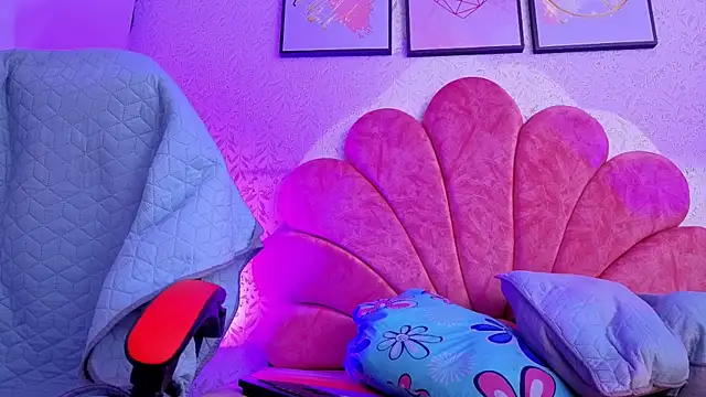 luly pink online show from 07-18-26, 04:21