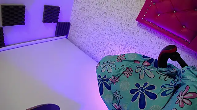 luly pink online show from 01-08-26, 04:07