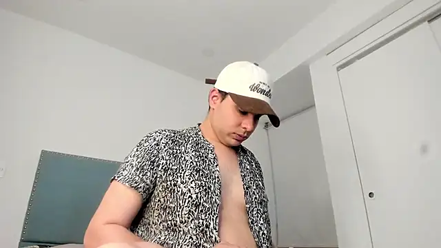 Snapshot of Latin_boy_surprisee chatting on 07-09-26, 12:11 Latin boy surprisee online show from 07-09-26, 12:11