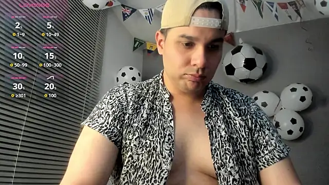 Snapshot of Latin_boy_surprisee chatting on 06-19-26, 01:22 Latin boy surprisee online show from 06-19-26, 01:22