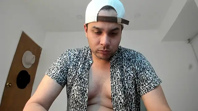 Snapshot of Latin_boy_surprisee chatting on 07-12-26, 12:55 Latin boy surprisee online show from 07-12-26, 12:55