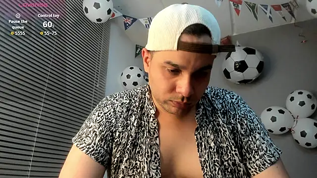 Snapshot of Latin_boy_surprisee chatting on 06-12-26, 12:30 Latin boy surprisee online show from 06-12-26, 12:30