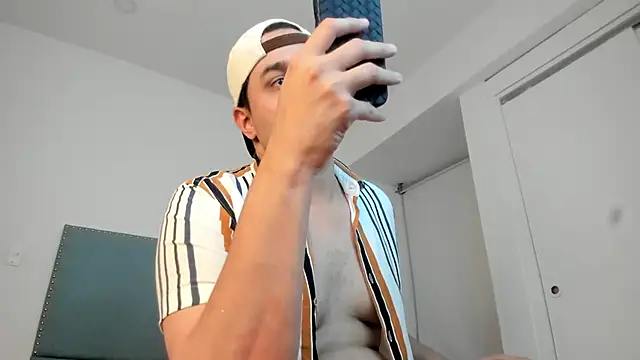 Snapshot of Latin_boy_surprisee chatting on 07-05-26, 12:48 Latin boy surprisee online show from 07-05-26, 12:48